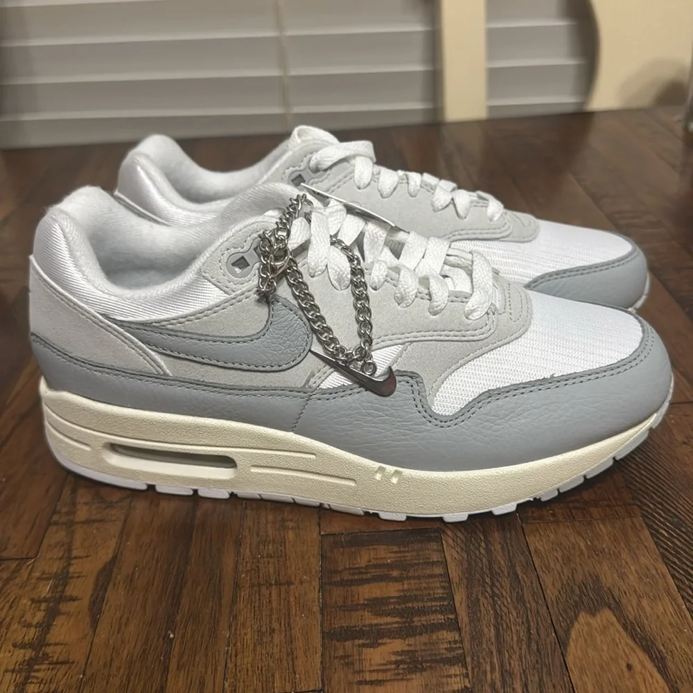 Nike Air Max 1 ’87 Smoke Grey White Sneakers Women’s Classic Retro NWT 7.5